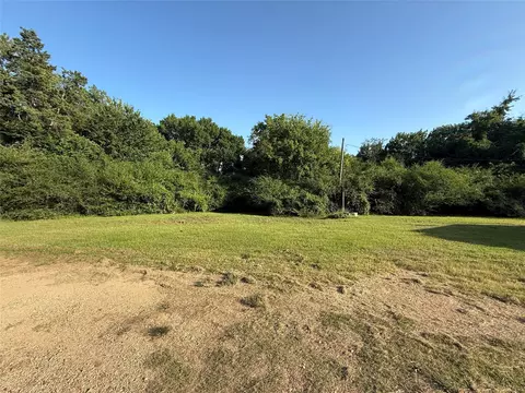 Exterior - 877 Farm Road 900 N, Saltillo, TX 75478 photo 10 of 11