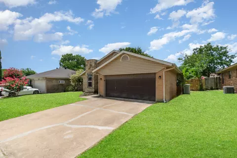 Exterior - 6548 Westridge Dr, Watauga, TX 76148 photo 3 of 4