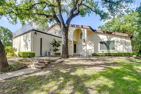 101 Valley View Ct, Azle, TX 76020