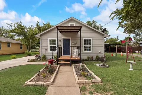 308 E Davis Ave, Alvarado, TX 76009