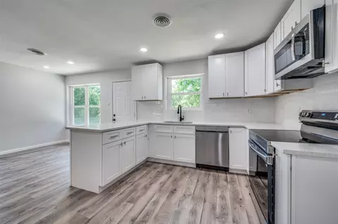 2422 Morgan St, Irving, TX 75062