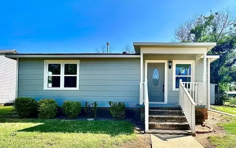 903 N 4th St, Ballinger, TX 76821