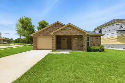 212 Mineral Wells St, Terrell, TX 75160