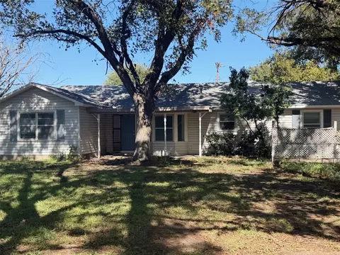 102 S 2nd St, Clyde, TX 79510