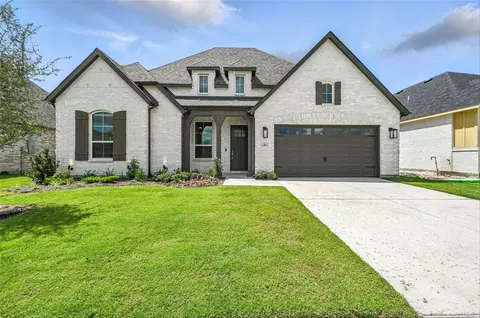 556 Lockhart St, Waxahachie, TX 75165