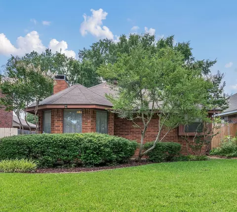 744 Red Oak Dr, Lewisville, TX 75067