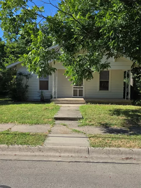 702 Schmitz Ave, Denton, TX 76209