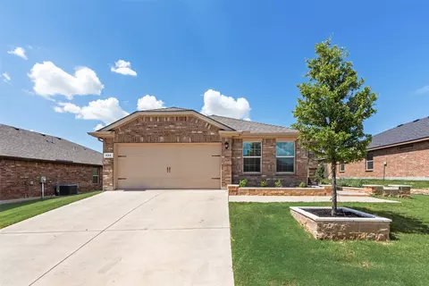 424 Foxhunter St, Fort Worth, TX 76131