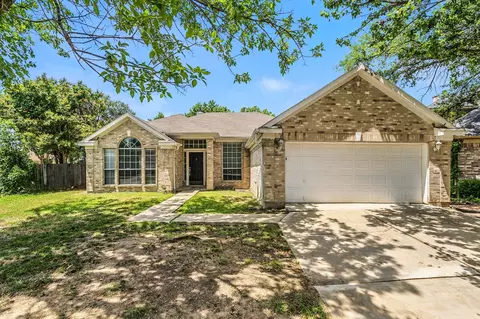 729 Turnstone Dr, Arlington, TX 76018