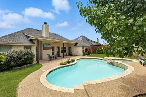 213 Wayne Dr, Aledo, TX 76008