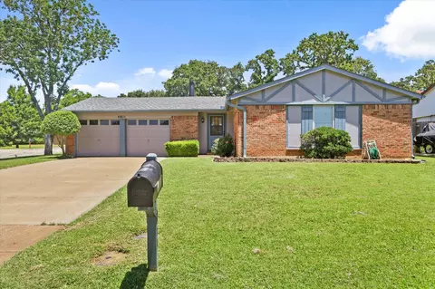 4811 French Wood Dr, Arlington, TX 76016