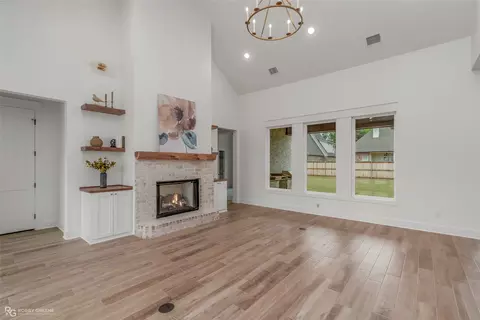 Living - 66 Turtle Creek Dr, Benton, LA 71006 photo 2 of 3