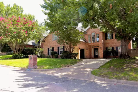 7404 Lands End Dr, Arlington, TX 76016