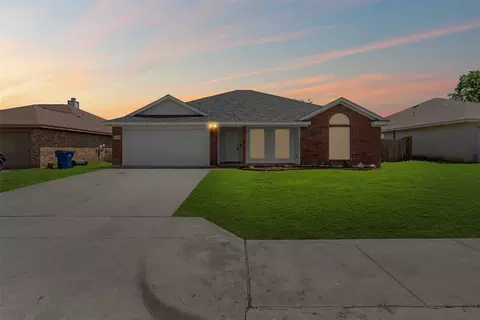 521 Pine St, Crowley, TX 76036