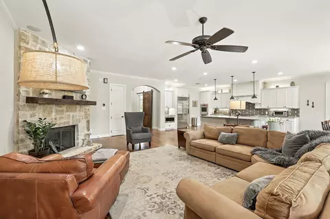 1402 Winston Dr, Corinth, TX 76210 photo 9