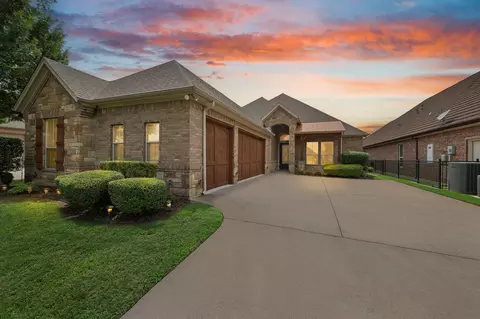 3452 Abes Landing Dr, Granbury, TX 76049