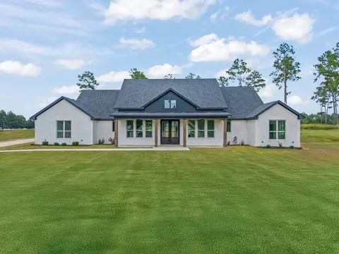 260 Cottonwood Cir, Longview, TX 75605