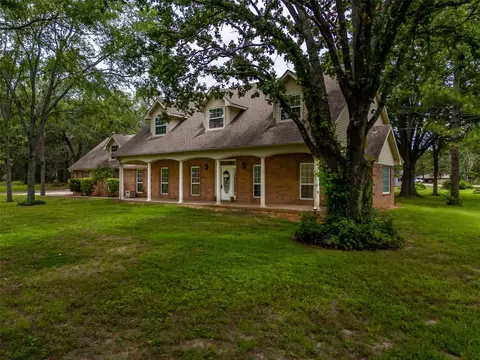 2811 N Shore Dr, Bonham, TX 75418