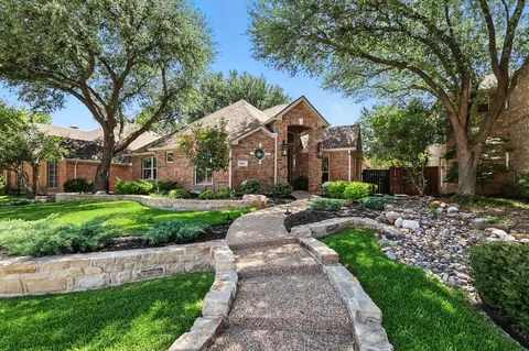 10202 Waters Dr, Irving, TX 75063