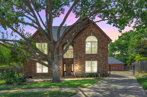 3252 Shady Glen Dr, Grapevine, TX 76051