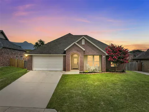 145 Redbud Ln, Weatherford, TX 76086
