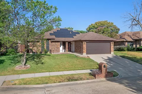6300 Aires Dr, Arlington, TX 76001