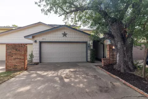 2810 Spring Valley Dr, Bedford, TX 76021