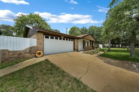 901 Windsor Ln, Springtown, TX 76082
