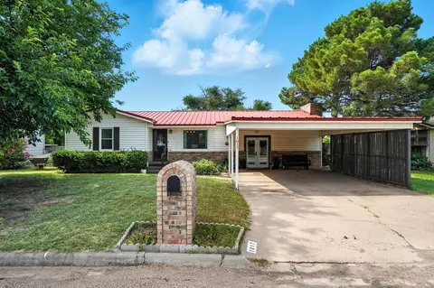 1017 2nd St, Hamlin, TX 79520