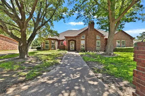 321 Timberlake Dr, Azle, TX 76020