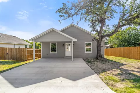 5704 Arkansas Trl, Granbury, TX 76048