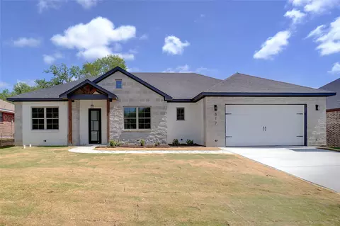 817 E 2nd St, Weatherford, TX 76086