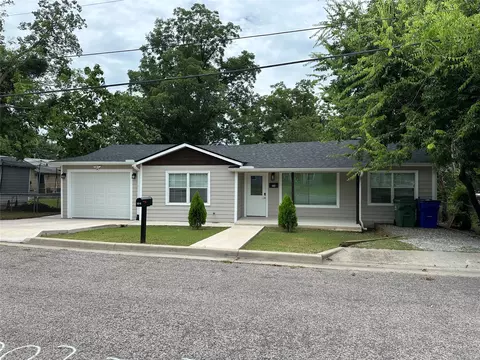 104 W South St, Whitesboro, TX 76273