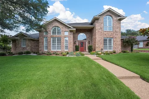 9002 Ridge Point Dr, Woodway, TX 76712