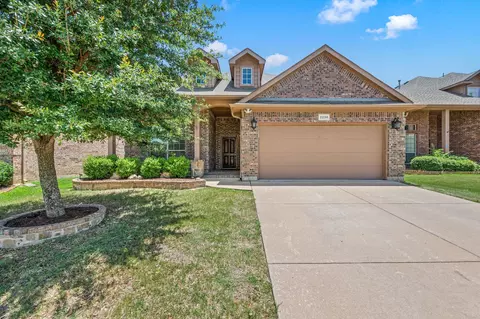 2236 Frosted Willow Ln, Fort Worth, TX 76177
