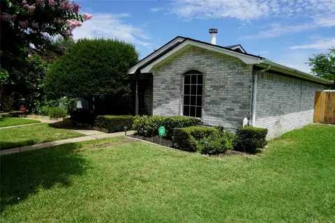 1005 Brenner Ct, Arlington, TX 76017