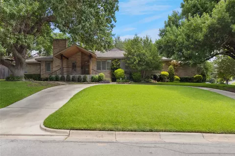 3600 Encanto Dr, Fort Worth, TX 76109