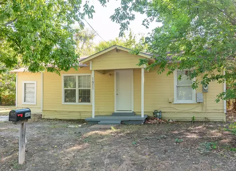 1611 Clark St, Greenville, TX 75401
