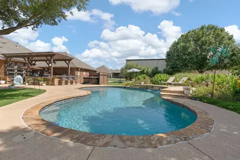 2033 Gentle Springs Dr, Joshua, TX 76058
