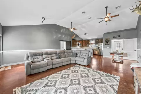 125 Odel Dr, Weatherford, TX 76085