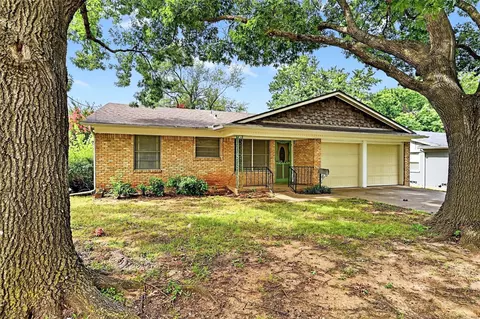 1402 Hillcrest Dr, Sherman, TX 75092