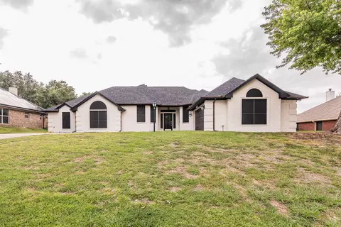 8608 Woodslane Dr, Fort Worth, TX 76179