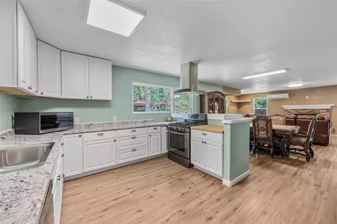 Kitchen - 212 Mapuana, Sadler, TX 76264 photo 1 of 3