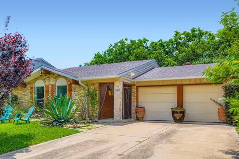 1302 N San Saba St, Grand Prairie, TX 75052