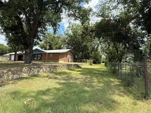 Exterior - 806 Highway 36, Comanche, TX 76442 photo 1 of 6