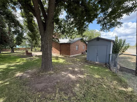 Exterior - 806 Highway 36, Comanche, TX 76442 photo 6 of 6