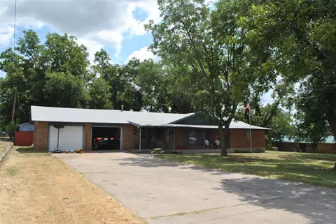 Exterior - 806 Highway 36, Comanche, TX 76442 photo 2 of 6