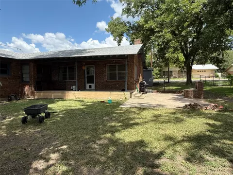 Exterior - 806 Highway 36, Comanche, TX 76442 photo 5 of 6