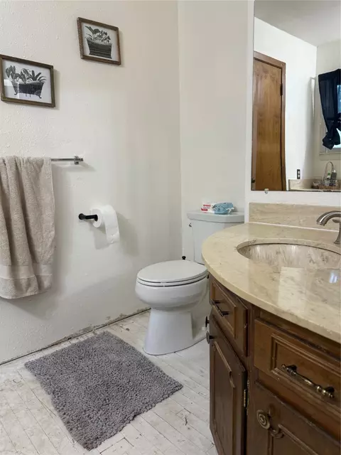 Bath - 806 Highway 36, Comanche, TX 76442 photo 1 of 3