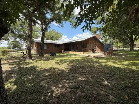 Exterior - 806 Highway 36, Comanche, TX 76442 photo 3 of 6
